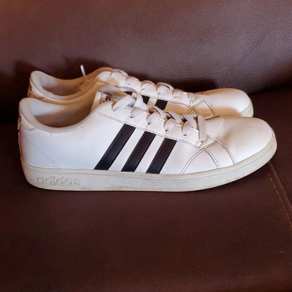 Adidas white black stripes tennis shoes 6